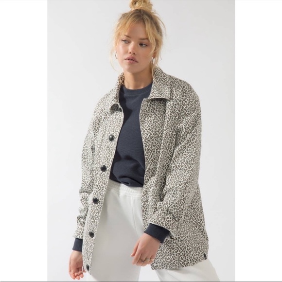 Varley Linwood jacket leopard button down - fits a small / medium / large - Picture 4 of 4